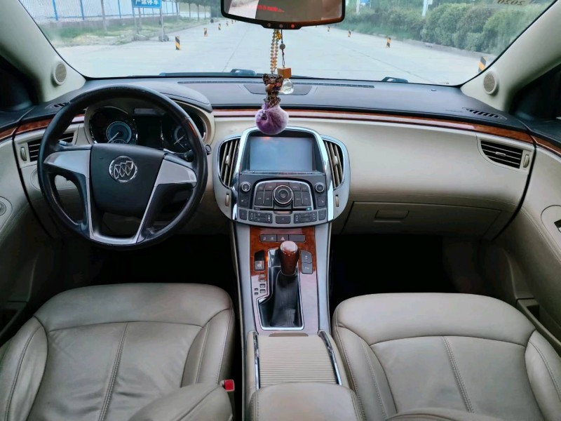 徐州13年别克君越8