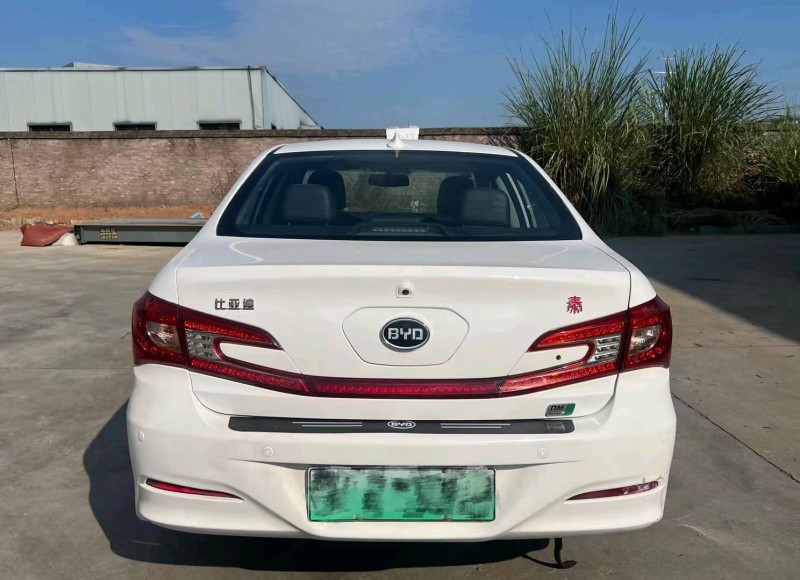武汉16年比亚迪秦2