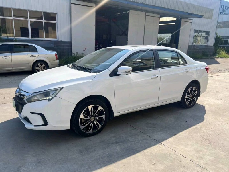 武汉16年比亚迪秦3