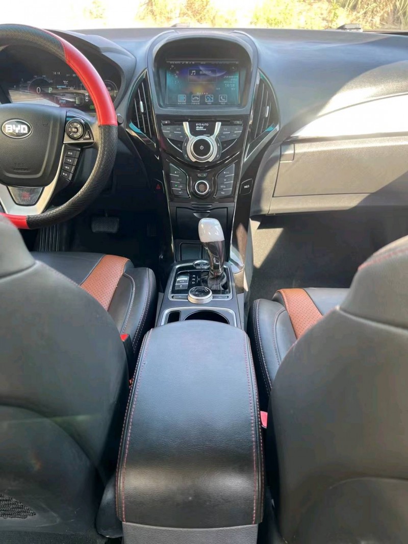 武汉16年比亚迪秦8