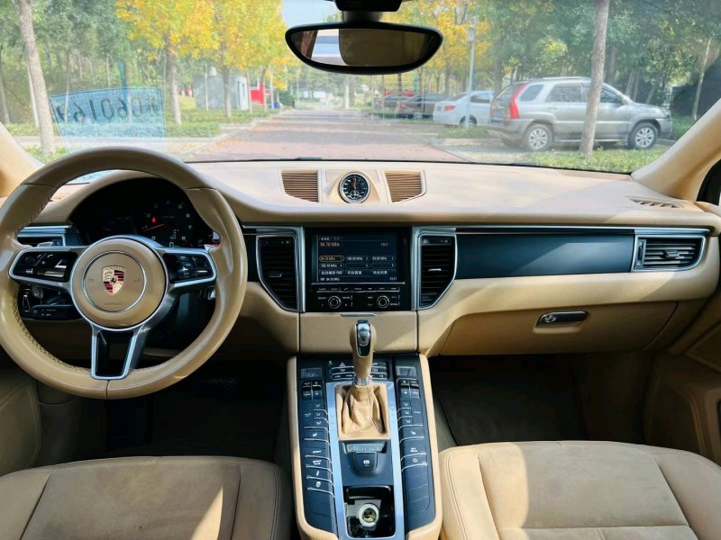 聊城14年保时捷Macan8