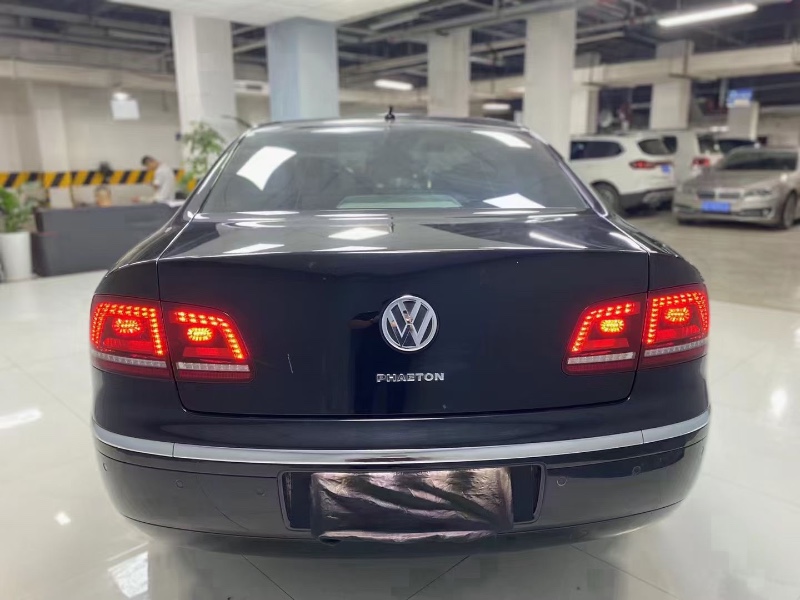 成都17年大众辉腾5