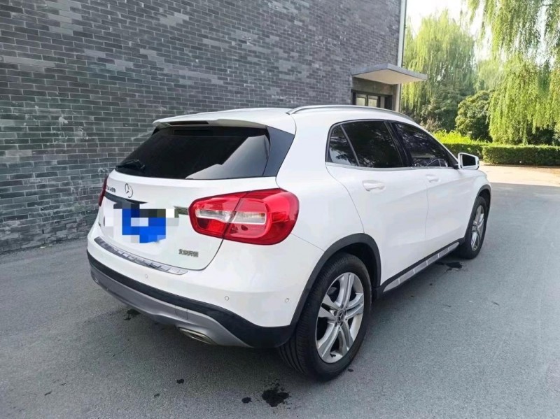 东营17年奔驰GLA4