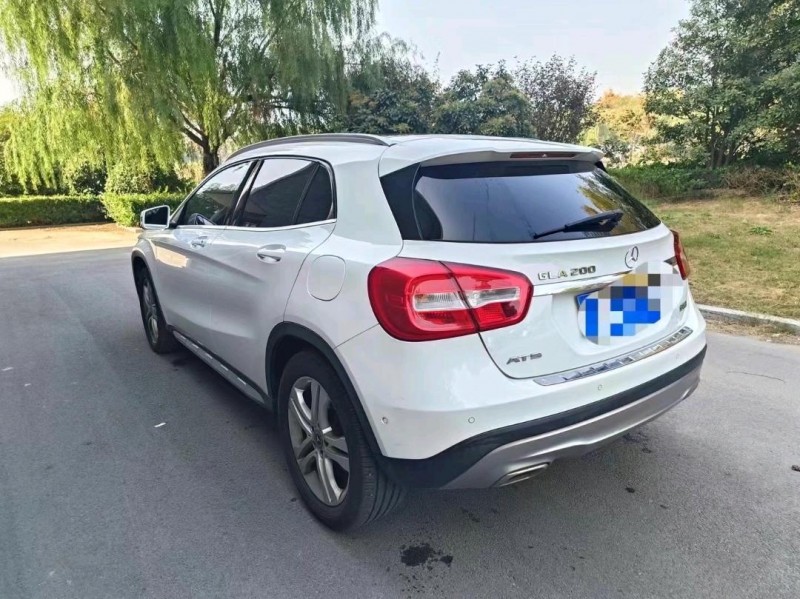 东营17年奔驰GLA7