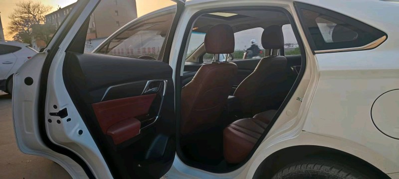 保定18年北汽绅宝D505