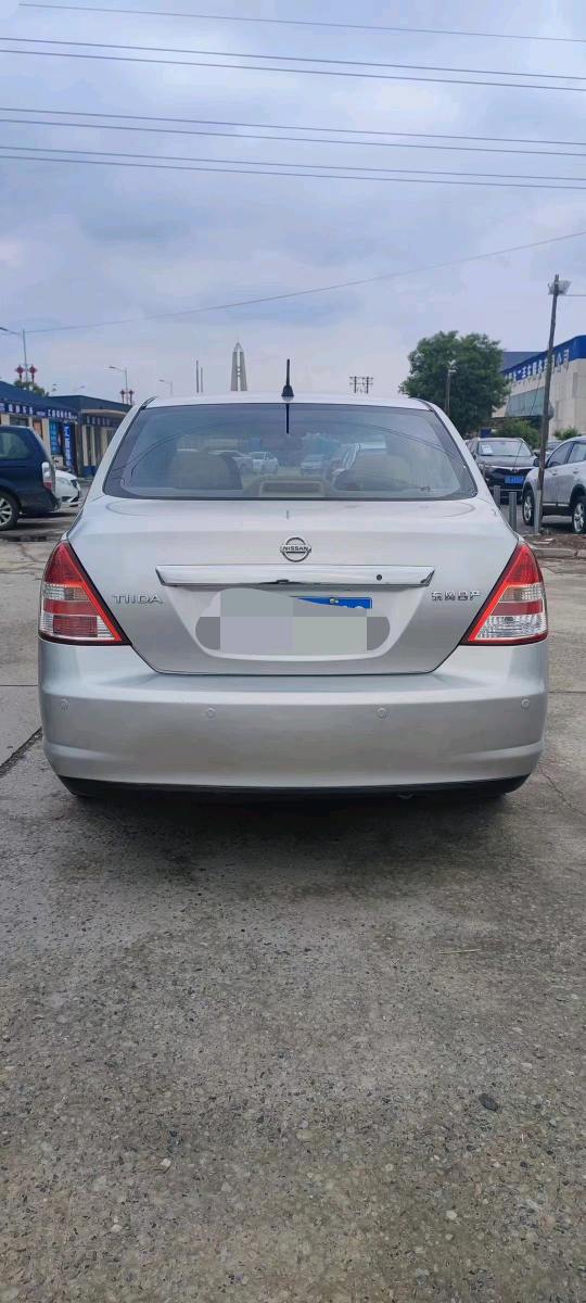 保定09年日产颐达2