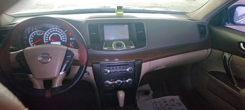 保定11年日产天籁8