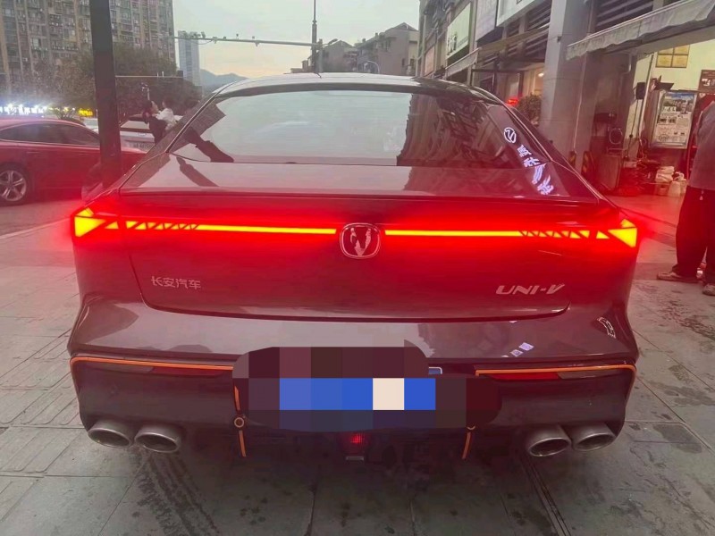 重庆23年长安汽车UNI-V3