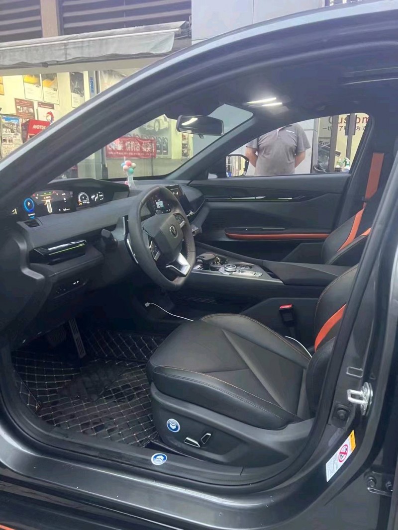 重庆23年长安汽车UNI-V6