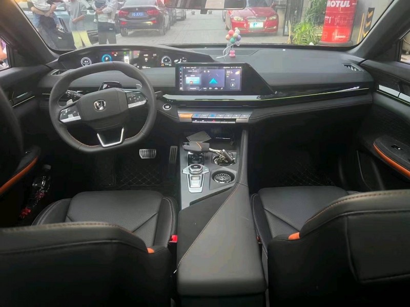 重庆23年长安汽车UNI-V9