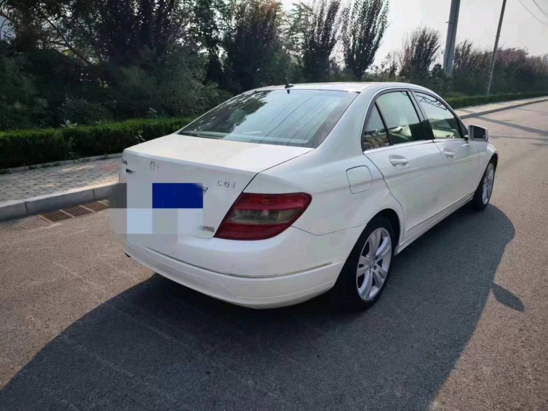 东营11年奔驰C2