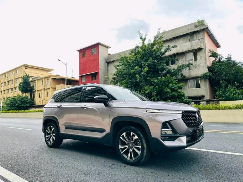 東莞19年寶駿RS52