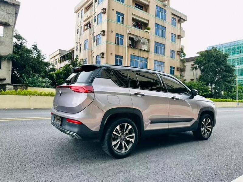 東莞19年寶駿RS59