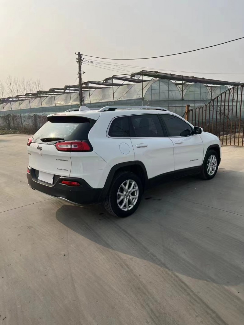 宿迁18年Jeep自由光4