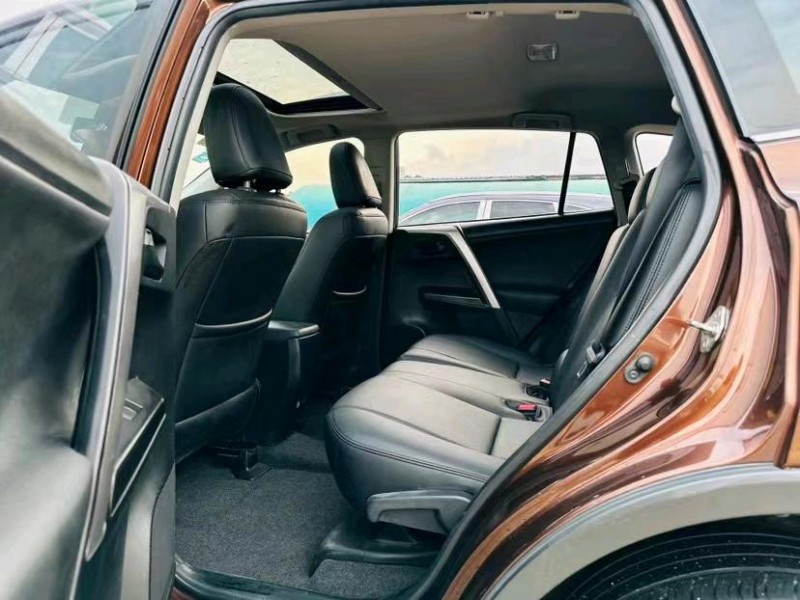 东莞17年丰田RAV46