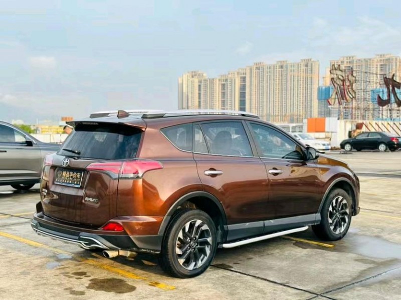 东莞17年丰田RAV49
