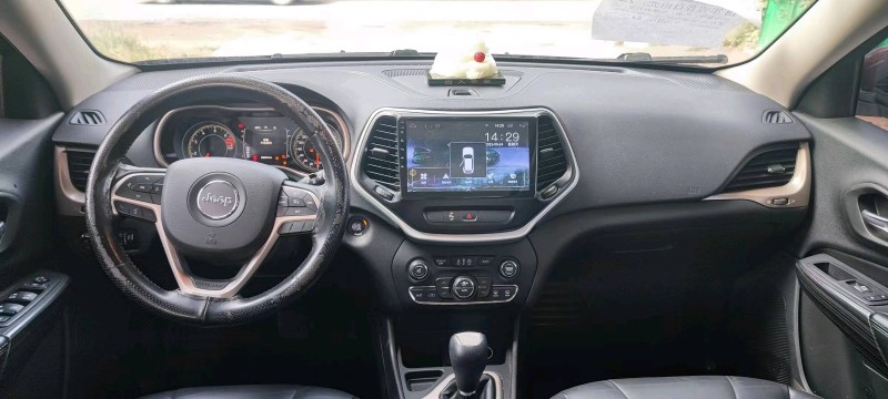 保定18年Jeep自由光5