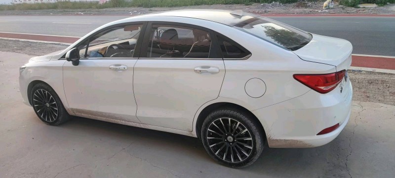 保定18年北汽绅宝D504