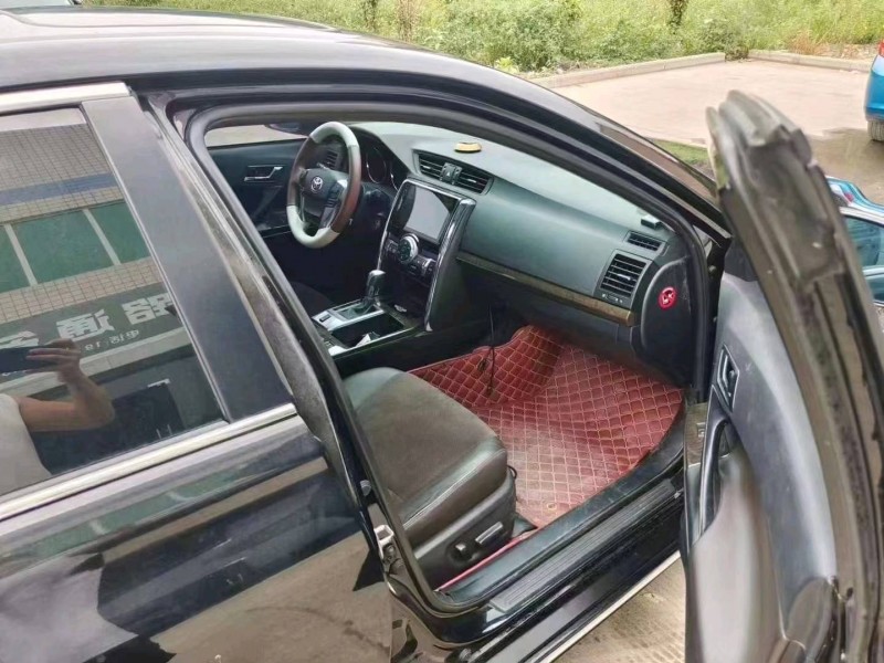 成都15年丰田锐志4