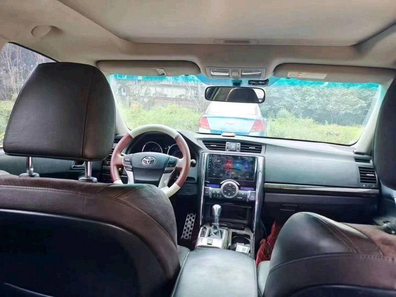 成都15年丰田锐志6