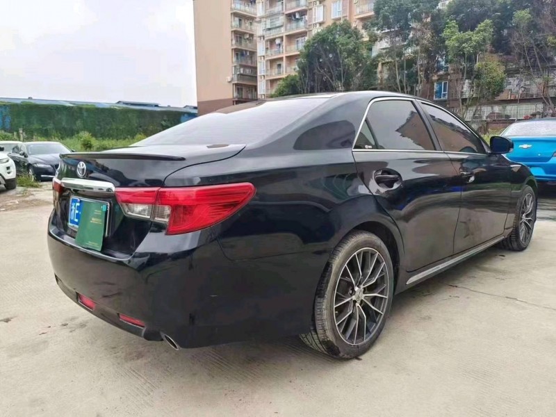 成都15年丰田锐志7