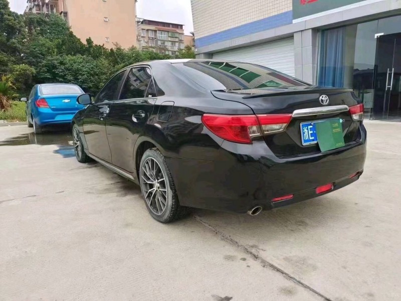 成都15年丰田锐志9