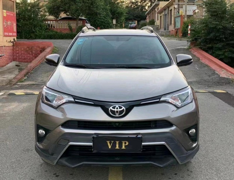 枣庄17年丰田RAV4荣放1