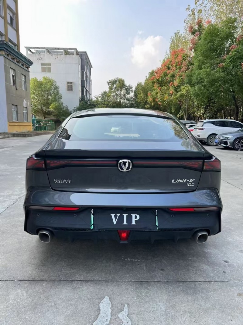 襄陽23年長安汽車UNI-V9