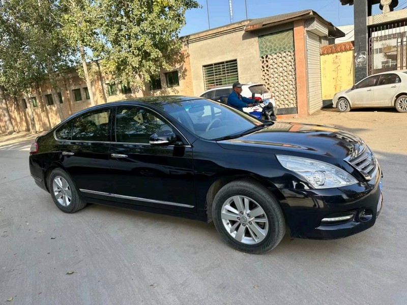 保定12年日产天籁2