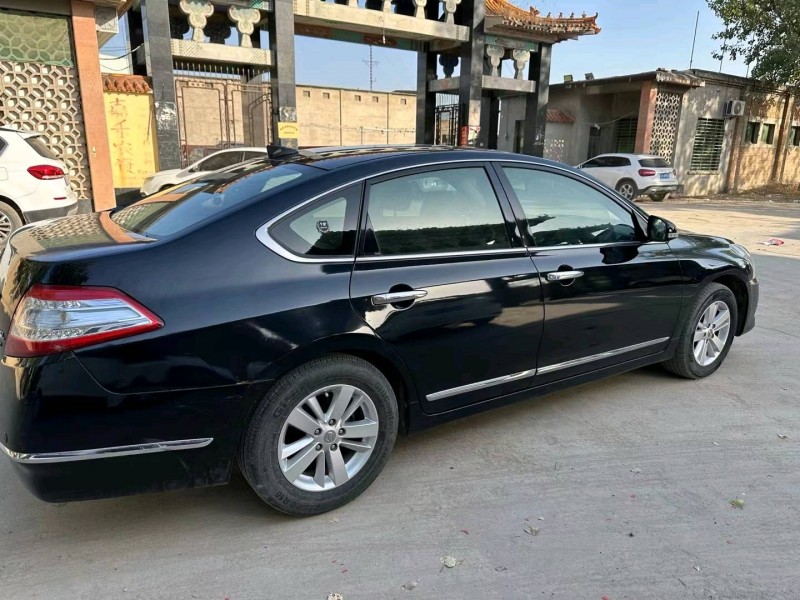 保定12年日产天籁3