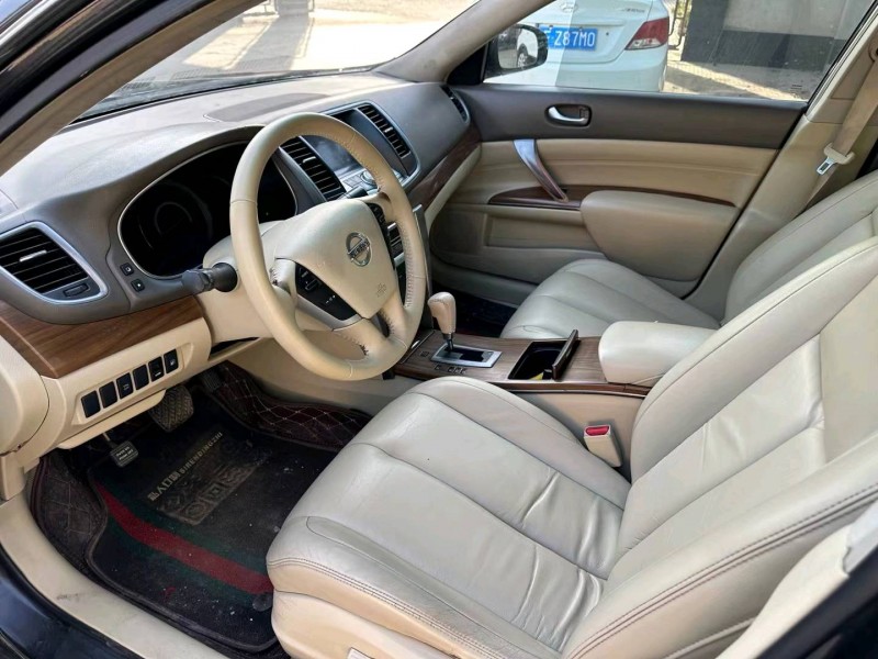 保定12年日产天籁8