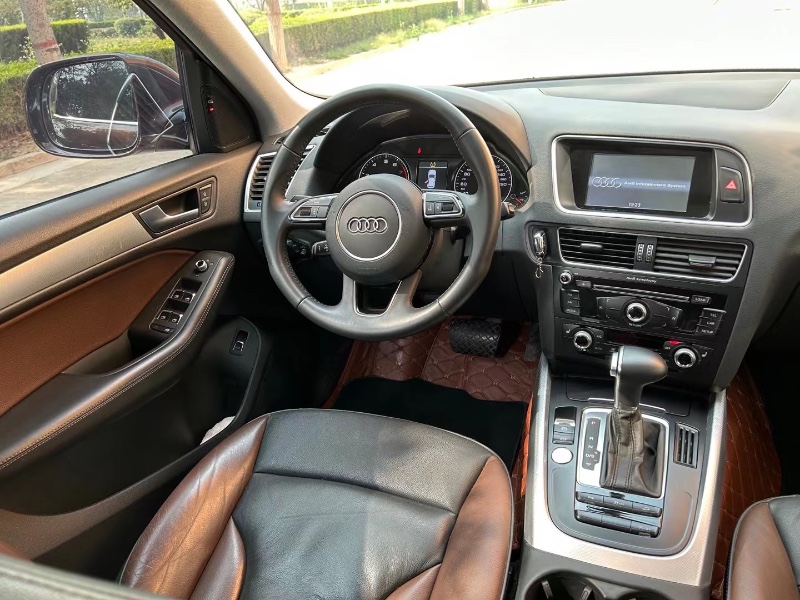 济宁18年奥迪Q56