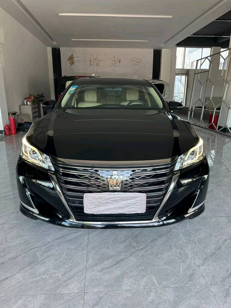 临沂18年丰田皇冠1