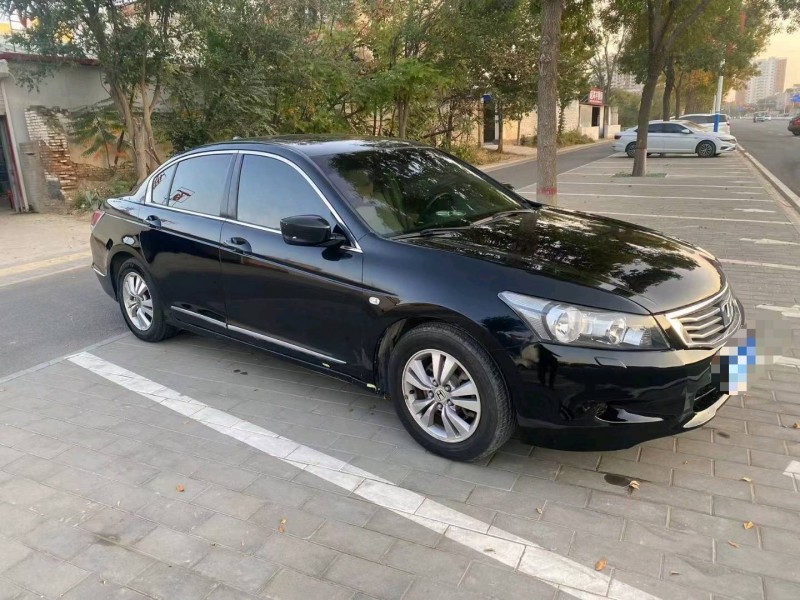 保定10年本田雅阁2