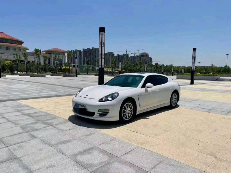 保定12年保时捷帕拉梅拉2