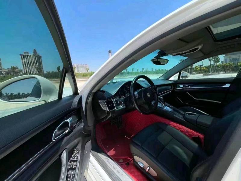 保定12年保时捷帕拉梅拉4