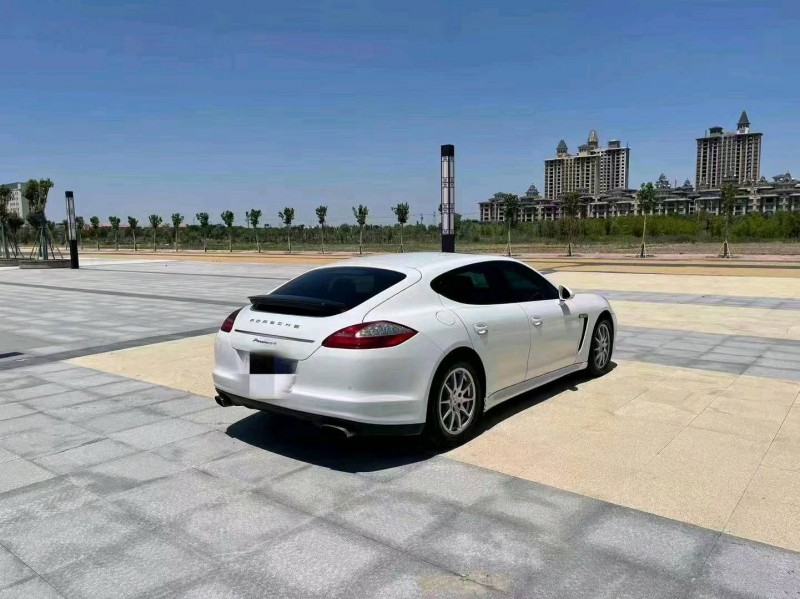 保定12年保时捷帕拉梅拉5