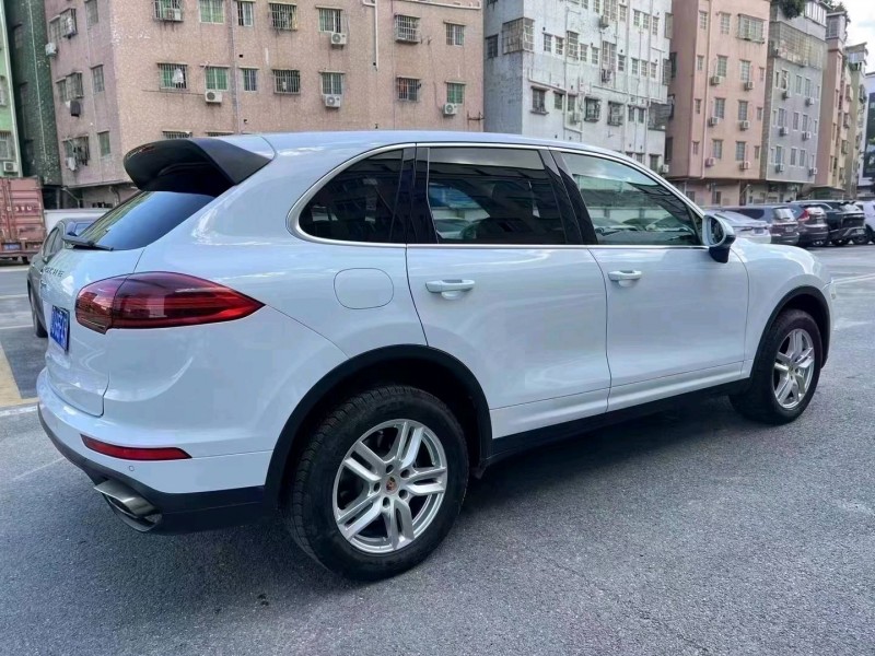 广州16年保时捷卡宴4