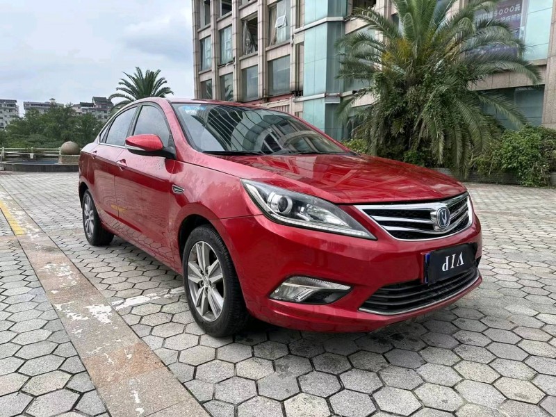 重庆17年长安汽车逸动2