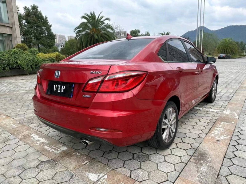 重庆17年长安汽车逸动4