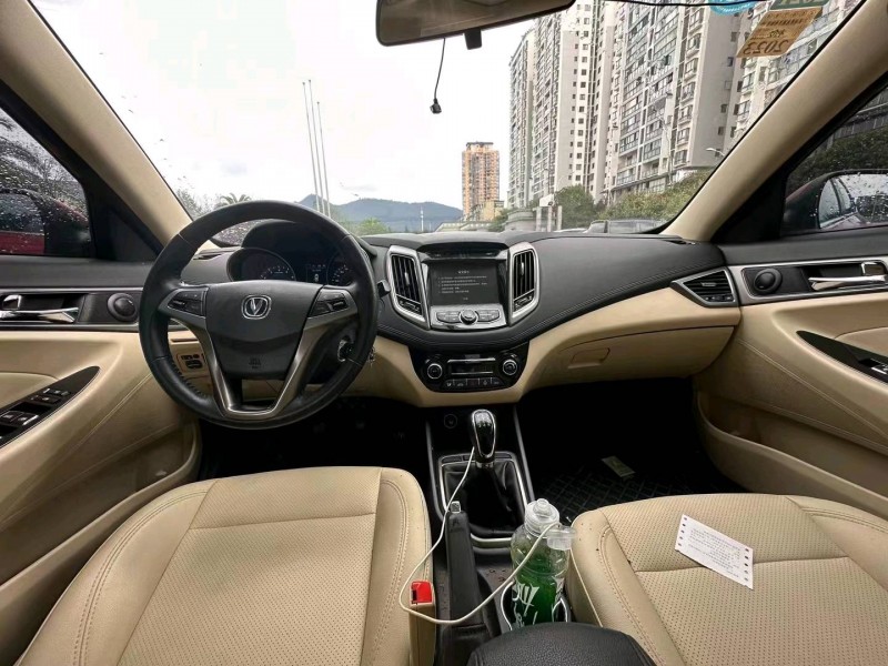 重庆17年长安汽车逸动8