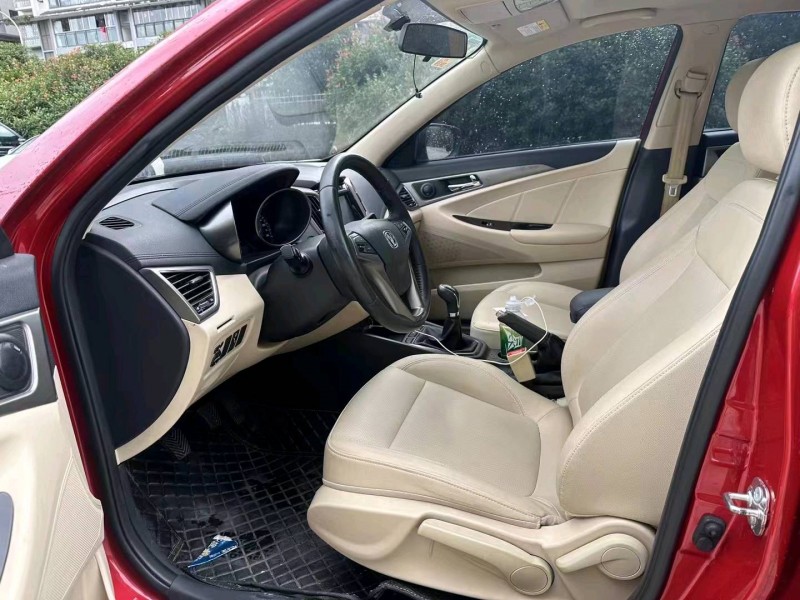 重庆17年长安汽车逸动9