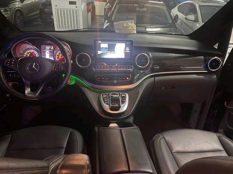 重庆19年奔驰V8