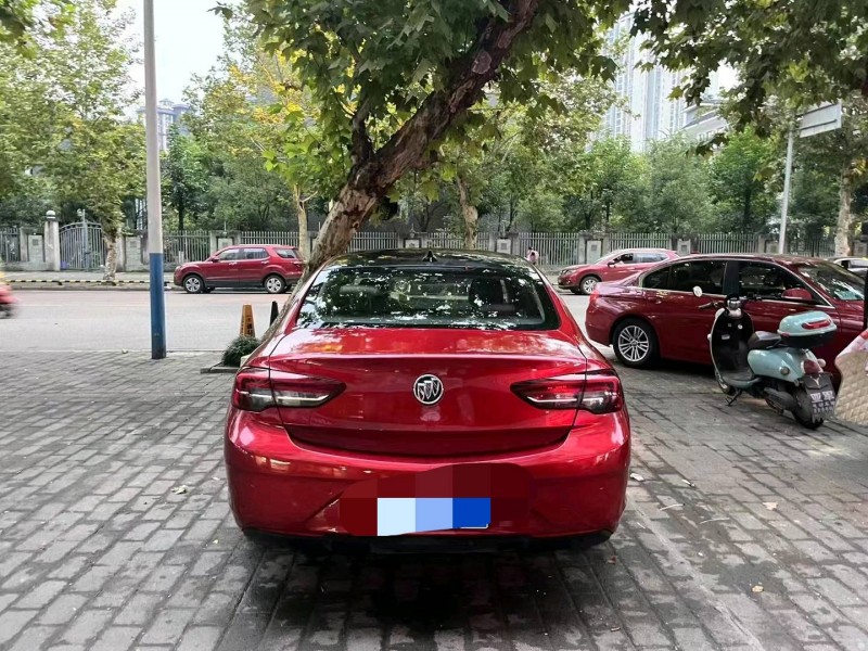 重庆18年别克君威3