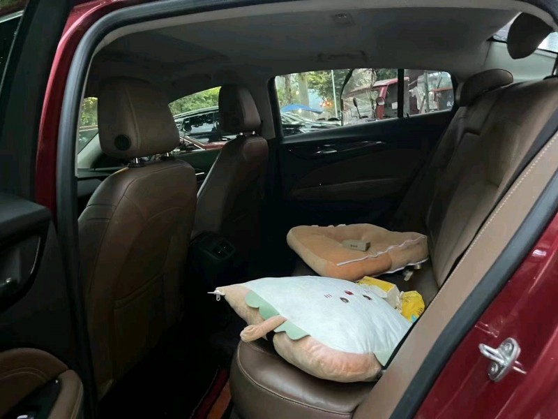 重庆18年别克君威7