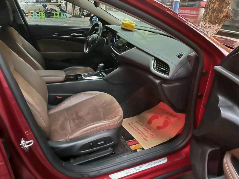 重庆18年别克君威8