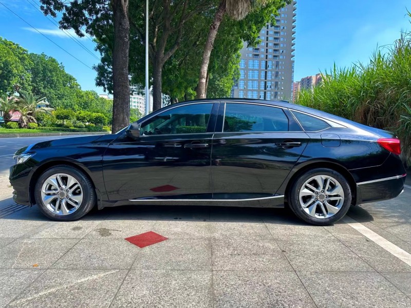 东莞18年本田雅阁4