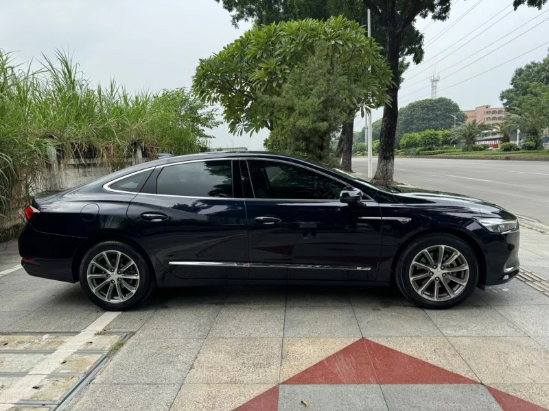 东莞21年别克君越8