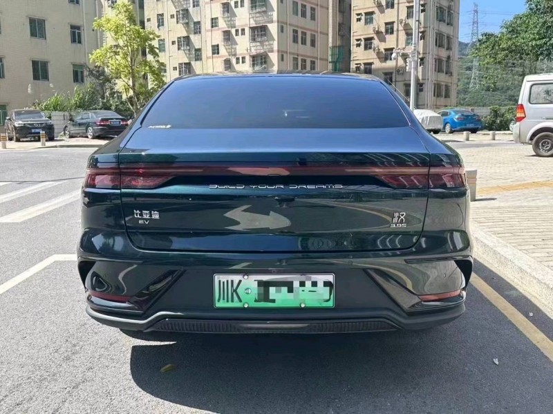 深圳22年比亚迪汉8