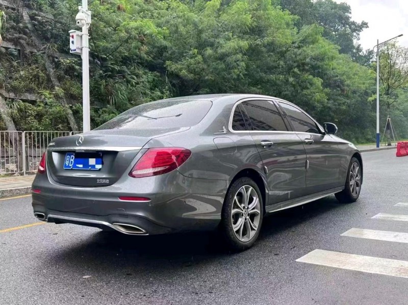 深圳20年奔驰E8